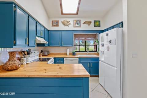 416 Village Court, Edgewater FL - photo 8 of 41