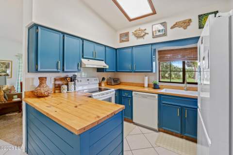 416 Village Court, Edgewater FL - photo 9 of 41