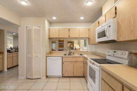 1 Tomoka Oaks Boulevard #138, Ormond Beach FL - photo 18 of 44