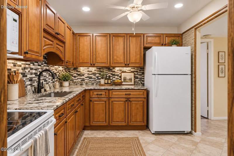 2 bedroom Condominium at 925 N Halifax Avenue #103, Bayshore Bath & Tennis Club Condo, Daytona Beach — photo 5
