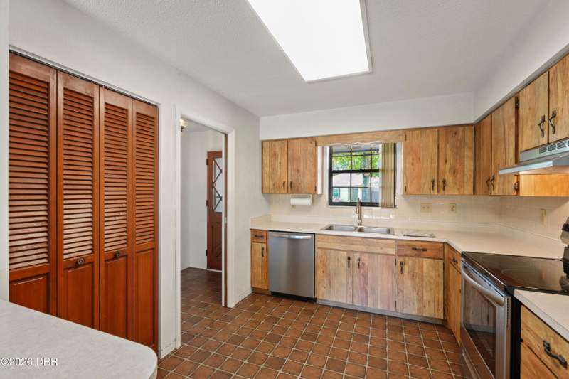 2 bedroom Single Family Residence at 1009 Indian Oaks, Cherokee Park, Holly Hill — photo 3