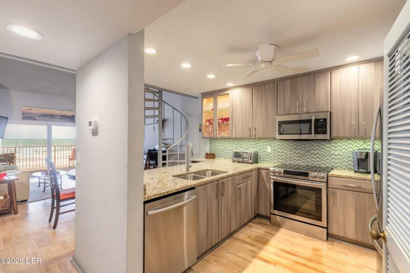 4 bedroom Condominium at 4801 Saxon Drive #A-303, Not on the List, New Smyrna Beach — photo 4