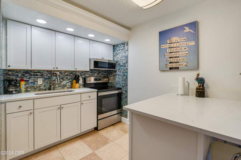 1 bedroom Condotel at 2301 S Atlantic Avenue #430, Hawaiian Inn Beach Resort, A Condo, Daytona Beach Shores — photo 3