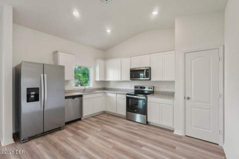 850 Glasgow Avenue, Deltona FL - photo 7 of 32