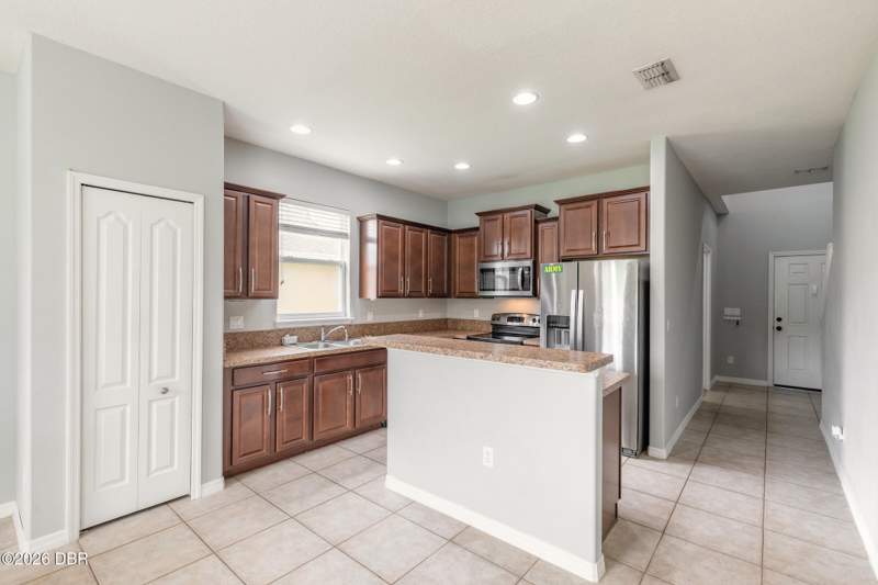 4 bedroom Single Family Residence at 5319 Peach Blossom Boulevard, Port Orange Plantation, Port Orange — photo 5