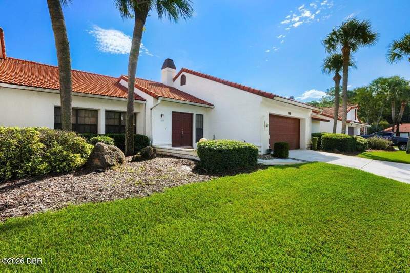 2 bedroom Townhouse at 105 Oyster Catcher Court, Pelican Bay, Daytona Beach — photo 2