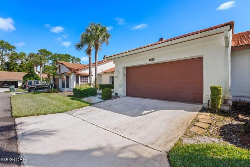 2 bedroom Townhouse at 105 Oyster Catcher Court, Pelican Bay, Daytona Beach — photo 3