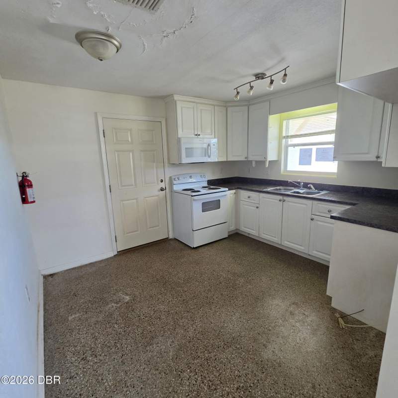 3 bedroom Single Family Residence at 1340 Imperial Drive, Beverly Hills, Daytona Beach — photo 4