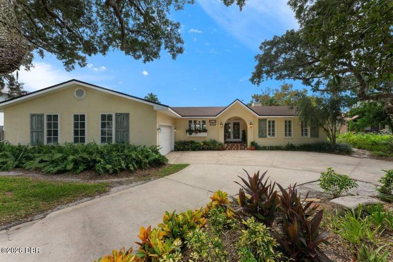 3 bedroom Single Family Residence at 2136 John Anderson Drive, Ormond Beach, Ormond Beach — photo 4
