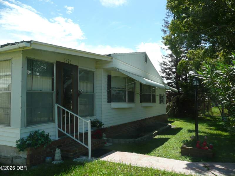 2 bedroom Manufactured Home at 5423 Orange Avenue, Commonwealth, Port Orange — photo 2