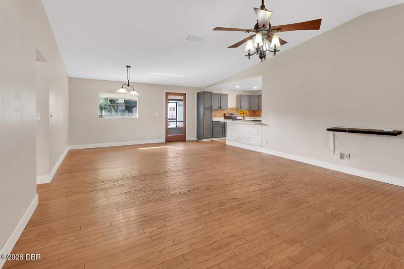 4 bedroom Single Family Residence at 583 Cambridge Circle, Oak Lea Village, South Daytona — photo 3