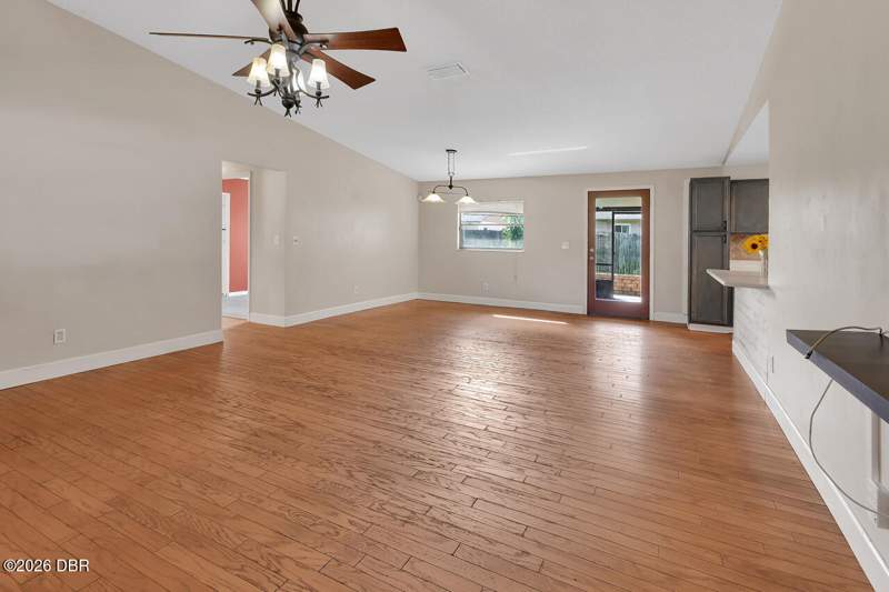 4 bedroom Single Family Residence at 583 Cambridge Circle, Oak Lea Village, South Daytona — photo 4