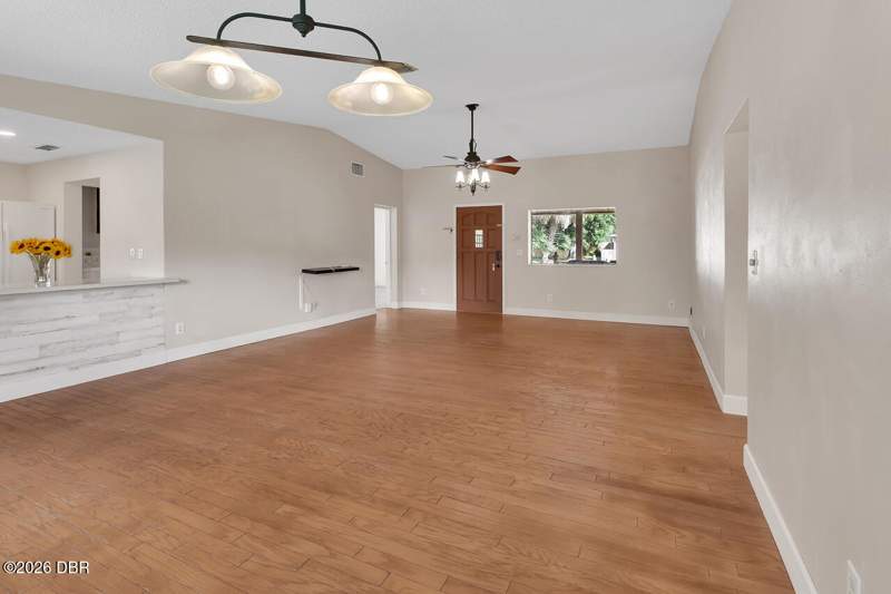 4 bedroom Single Family Residence at 583 Cambridge Circle, Oak Lea Village, South Daytona — photo 5
