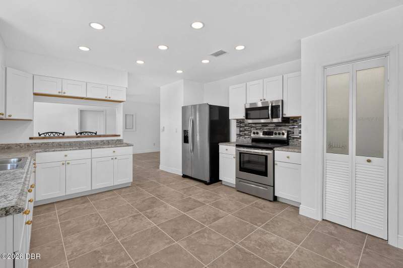2 bedroom Single Family Residence at 4 Main Street, Harbor Oaks, Port Orange — photo 4