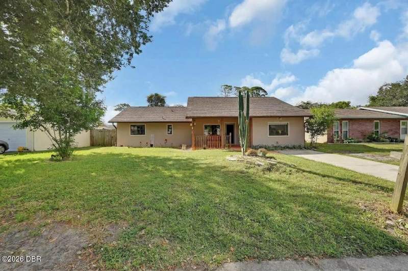 4 bedroom Single Family Residence at 583 Cambridge Circle, Oak Lea Village, South Daytona — photo 4