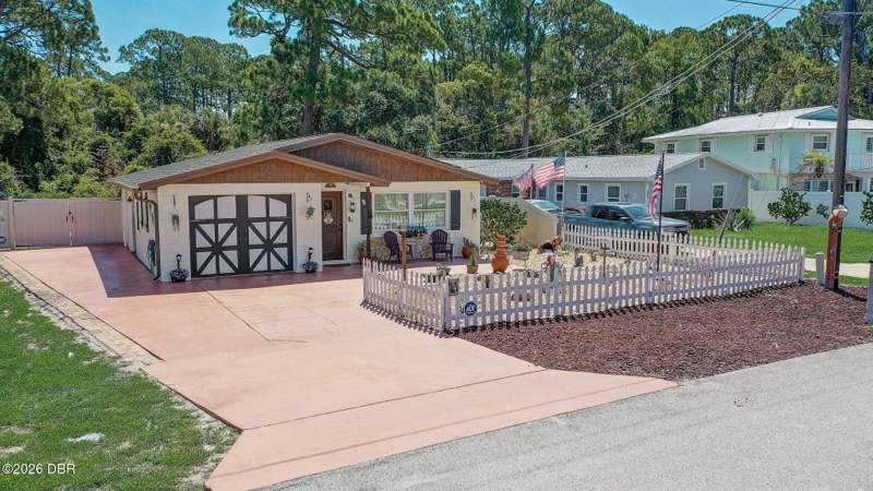 2 bedroom Single Family Residence at 298 Poinciana Avenue, Baywood, Port Orange — photo 2
