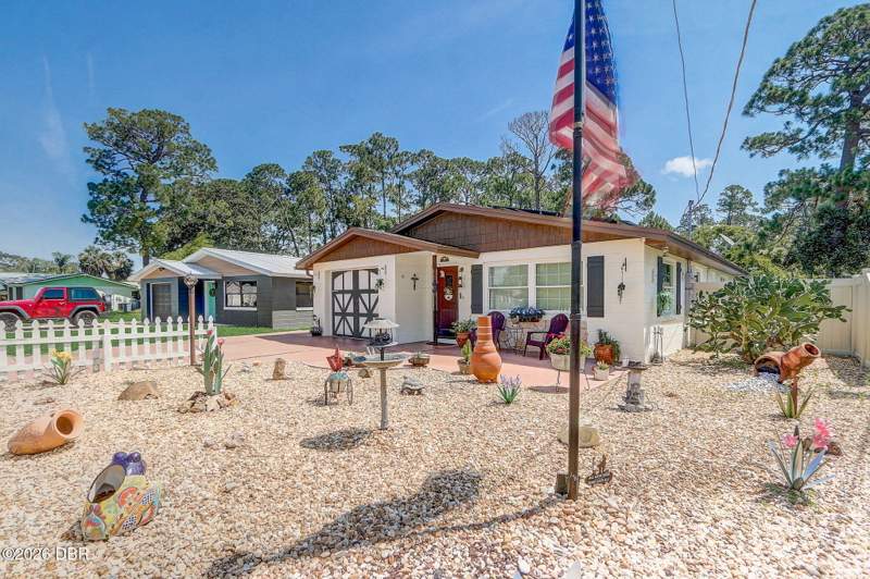 2 bedroom Single Family Residence at 298 Poinciana Avenue, Baywood, Port Orange — photo 4