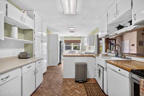 330 Coquina Avenue, Ormond Beach FL - photo 15 of 85