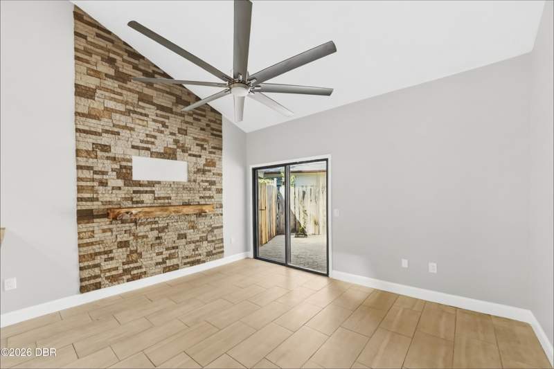 2 bedroom Townhouse at 101 N Hill Avenue #Unit 2, Other, DeLand — photo 2