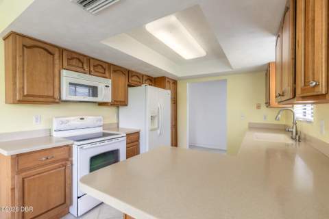 100 Kingbird Circle #5, Daytona Beach FL - photo 10 of 30