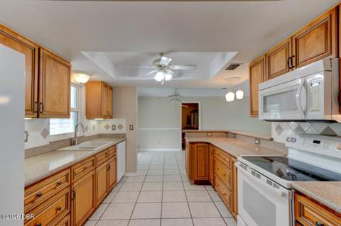 22 Laurel Oaks Circle, Ormond Beach FL - photo 6 of 26