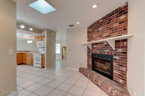 22 Laurel Oaks Circle, Ormond Beach FL - photo 13 of 26