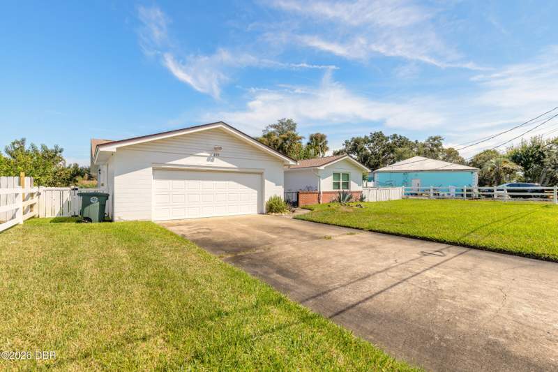 3 bedroom Single Family Residence at 879 W Coquina Drive, Beverly Hills, Daytona Beach — photo 4