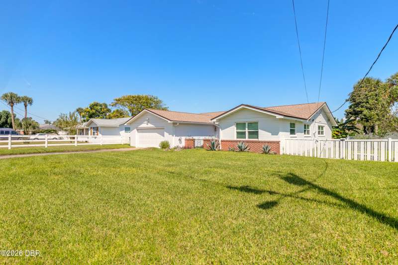 3 bedroom Single Family Residence at 879 W Coquina Drive, Beverly Hills, Daytona Beach — photo 5