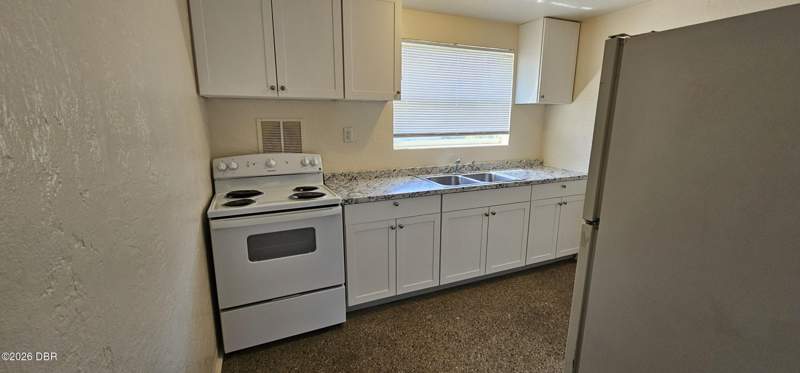 3 bedroom Single Family Residence at 904 Derbyshire Road, Lake Ellabella, Daytona Beach — photo 5