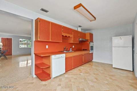 1002 Thunderbird Drive, Daytona Beach FL - photo 6 of 18