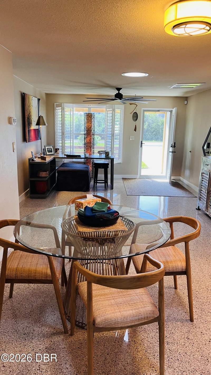 3 bedroom Single Family Residence at 527 S Peninsula Avenue, Detwilers, New Smyrna Beach — photo 2