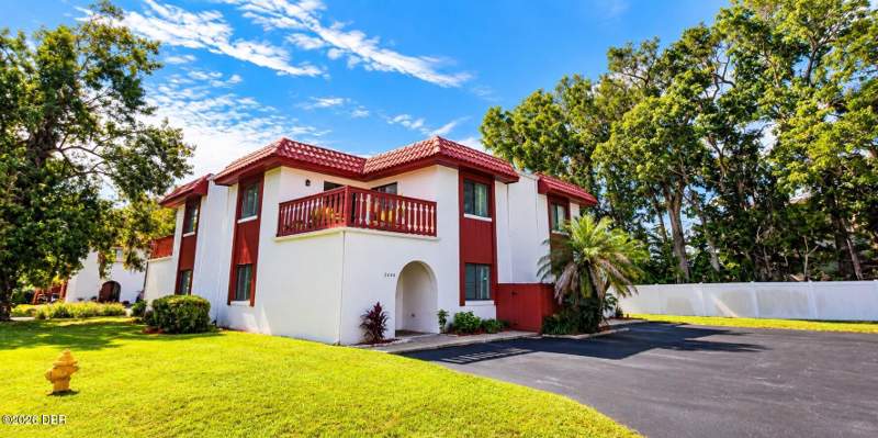 2 bedroom Townhouse at 2086 Oak Meadow Circle, Oak Meadow, South Daytona — photo 2