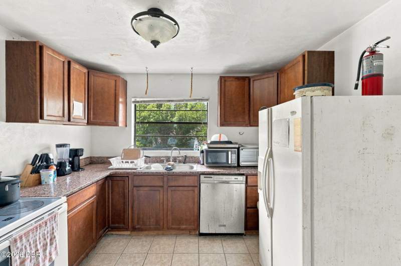 7 bedroom Single Family Residence at 137 Dix Avenue, McNary, Ormond Beach — photo 5