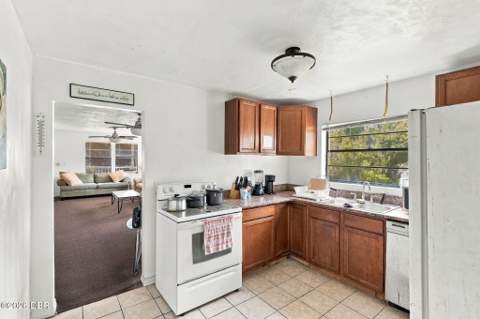 137 Dix Avenue, Ormond Beach FL - photo 7 of 33