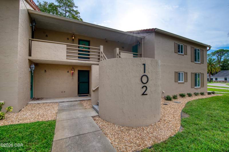 1 bedroom Condominium at 102 Bob White Court #4, Hawks Landing At Pelican Bay Condo, Daytona Beach — photo 2