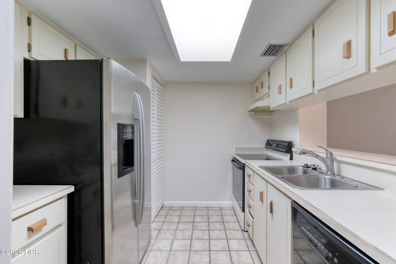 1 bedroom Condominium at 102 Bob White Court #4, Hawks Landing At Pelican Bay Condo, Daytona Beach — photo 5
