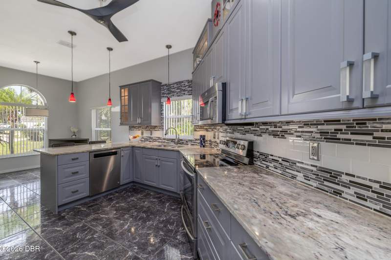 3 bedroom Single Family Residence at 20 Lake Walden Trail, Trails, Ormond Beach — photo 3