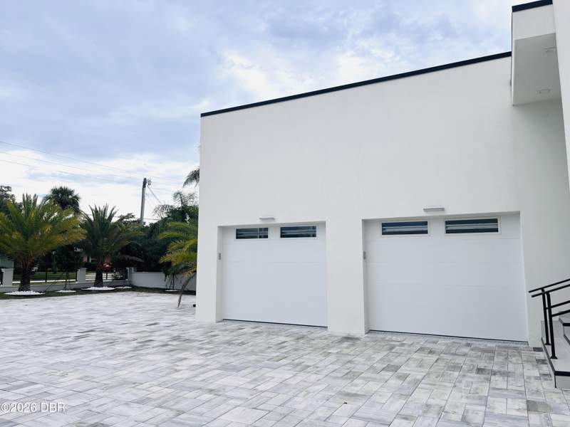 5 bedroom Single Family Residence at 2115 N Halifax Avenue, Ortona North, Daytona Beach — photo 2