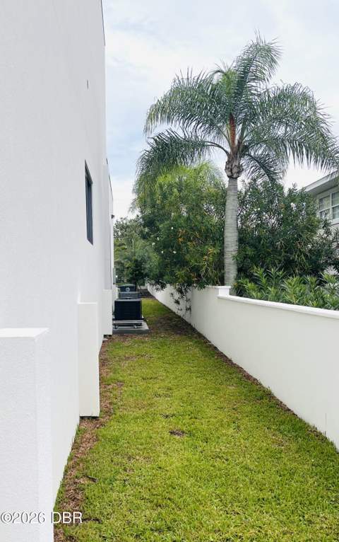 2115 N Halifax Avenue, Daytona Beach FL - photo 9 of 36