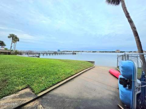 405 N Halifax Avenue #101, Daytona Beach FL - photo 17 of 20