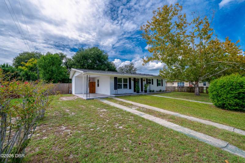 2 bedroom Single Family Residence at 605 E Normandy Boulevard, Deltona Lakes, Deltona — photo 3