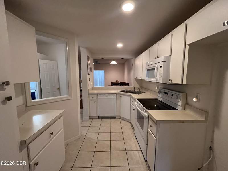2 bedroom Townhouse at 141 Dovecote Lane, Sunset Pines Twnhm, Daytona Beach — photo 5