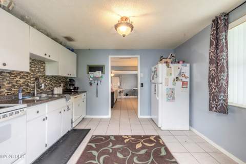 1941 Forest Avenue, Daytona Beach FL - photo 10 of 36