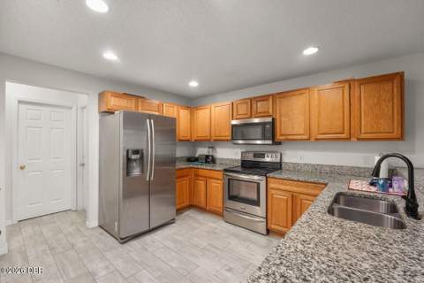 1725 Hernando Avenue, Deltona FL - photo 10 of 33