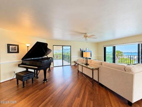 944 S Peninsula Drive, Daytona Beach FL - photo 11 of 67