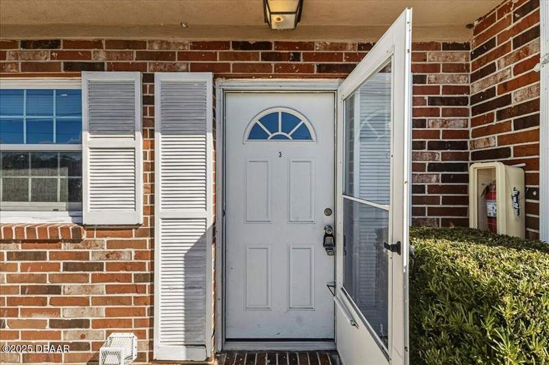 2 bedroom Townhouse at 2200 S Palmetto Avenue #F3, Colonial Townhouse, South Daytona — photo 2