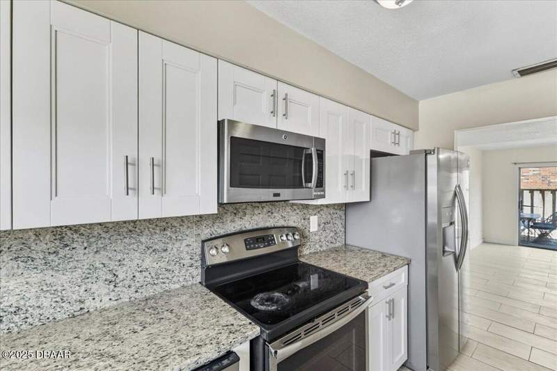 2 bedroom Townhouse at 2200 S Palmetto Avenue #F3, Colonial Townhouse, South Daytona — photo 3