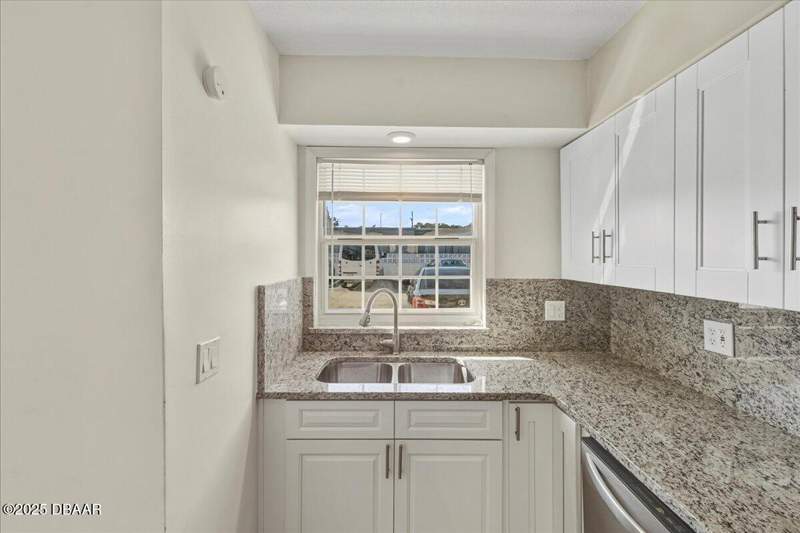 2 bedroom Townhouse at 2200 S Palmetto Avenue #F3, Colonial Townhouse, South Daytona — photo 4