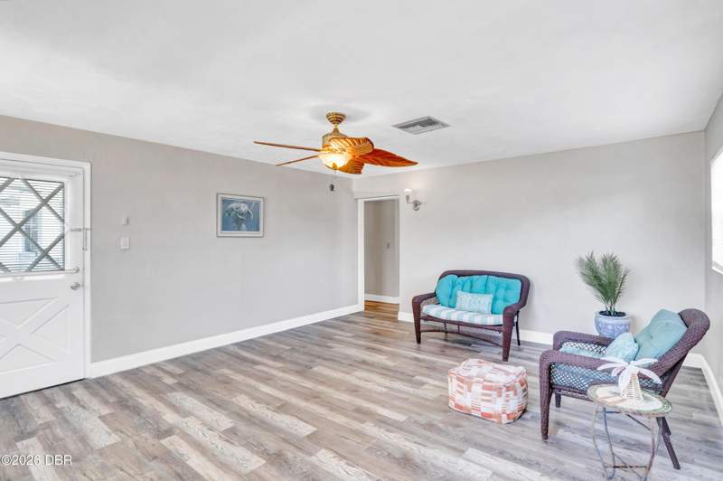 3 bedroom Single Family Residence at 141 W Connecticut Avenue, Edgewater, Edgewater — photo 4