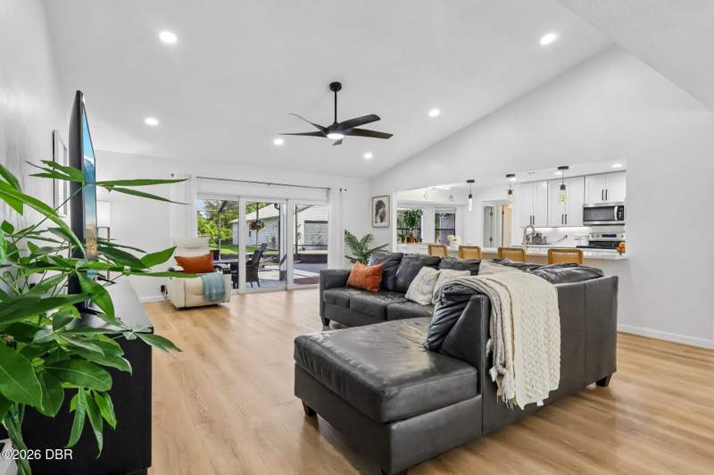 4 bedroom Single Family Residence at 5803 Spruce Creek Woods Drive, Spruce Creek Woods, Port Orange — photo 3